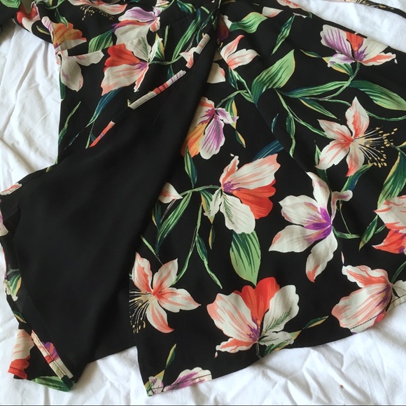 Asymmetric Sleeve Wrap Dress - Picture 5 of 6